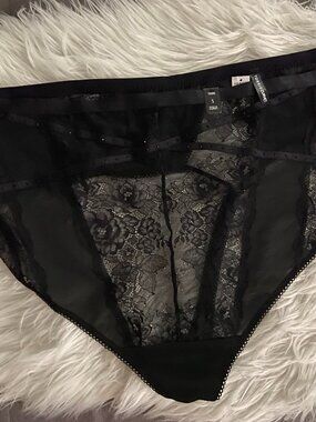 Torrid Curve NWT size 5 High Waisted Black lace studded thong